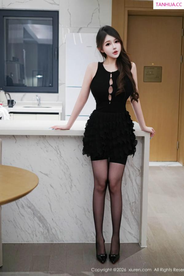 甜妮  [XiuRen]高清写真图 2026.01.07 No.11204 甜妮 黑丝吊袜第7张图片